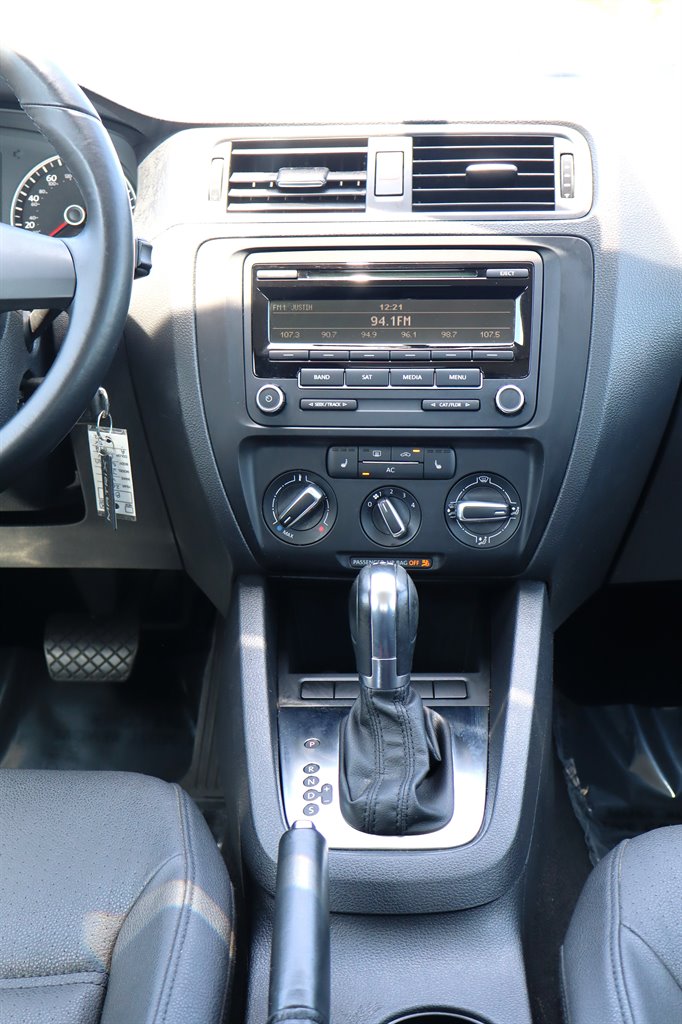 2012 Volkswagen Jetta - $7,995
