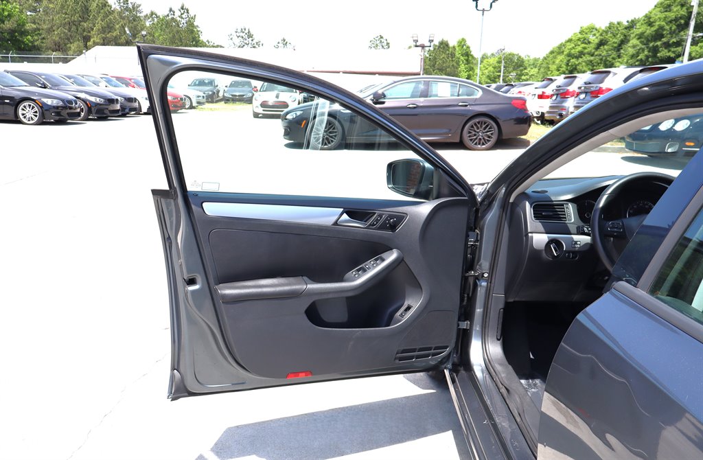 2012 Volkswagen Jetta - $7,995