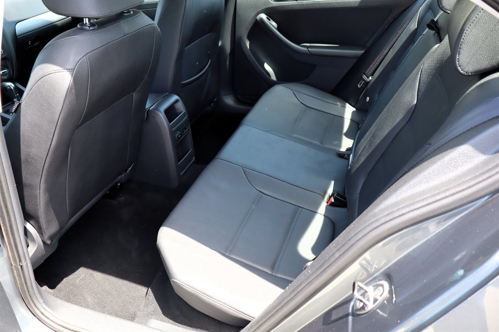 2012 Volkswagen Jetta - $7,995