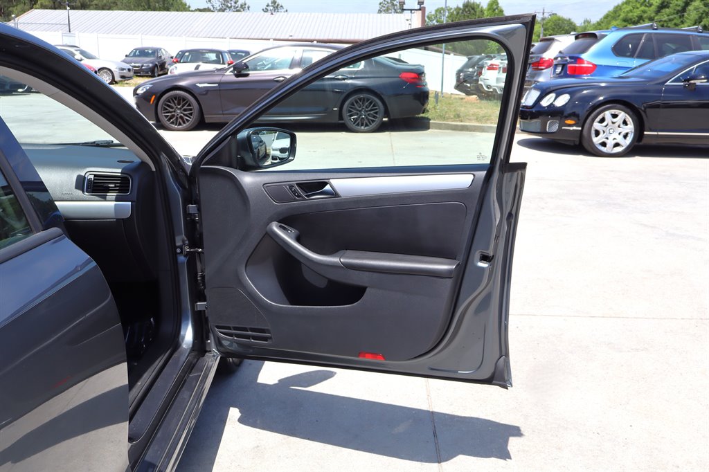 2012 Volkswagen Jetta - $7,995