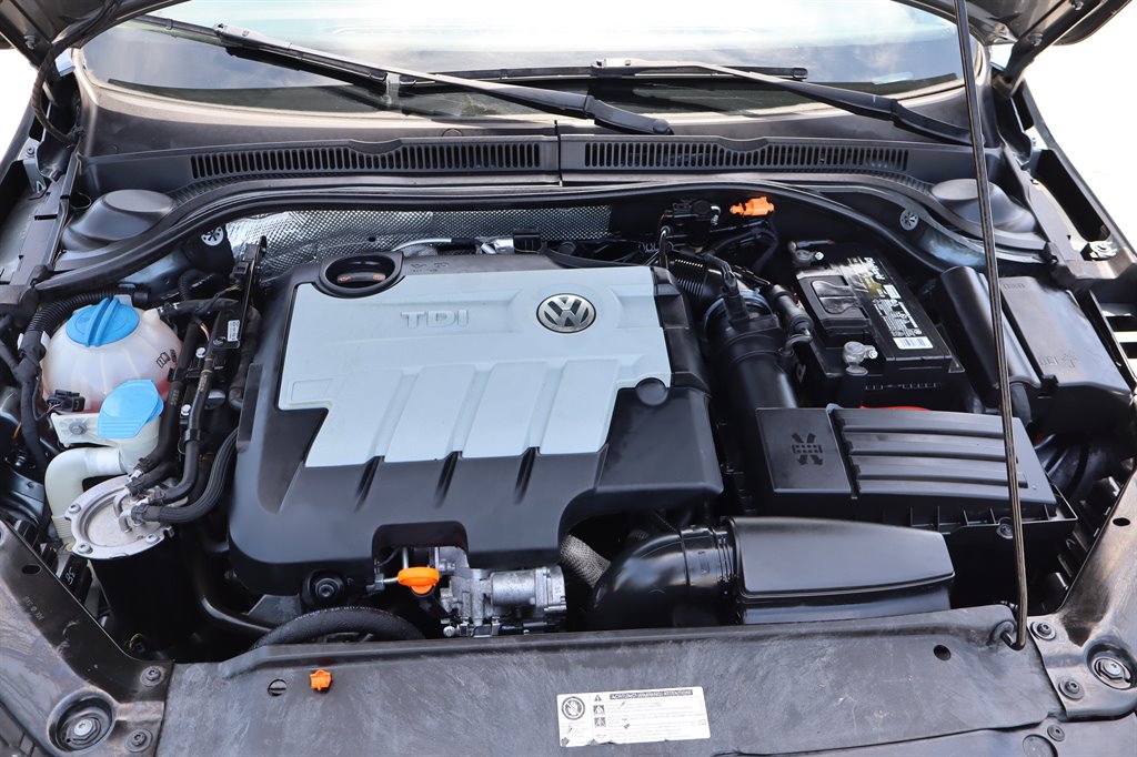 2012 Volkswagen Jetta - $7,995