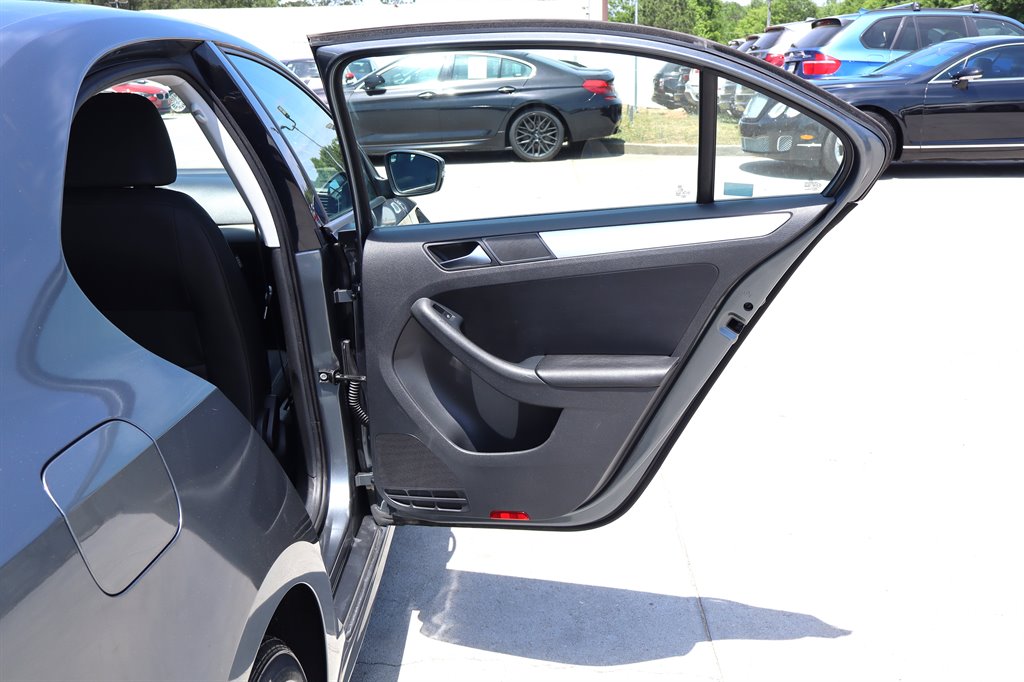 2012 Volkswagen Jetta - $7,995