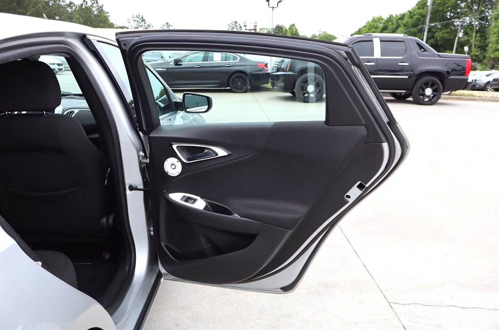 2017 Chevrolet Malibu - $10,995