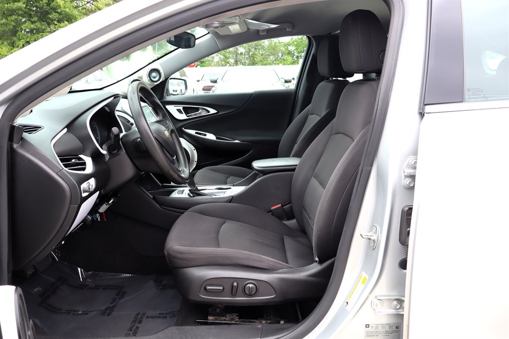 2017 Chevrolet Malibu - $10,995