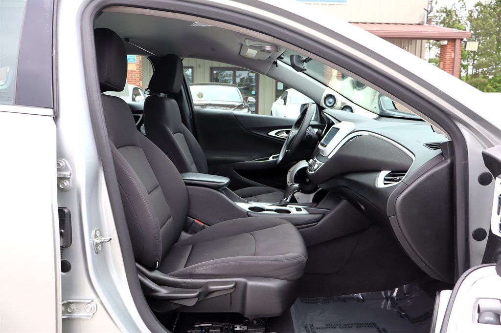 2017 Chevrolet Malibu - $10,995