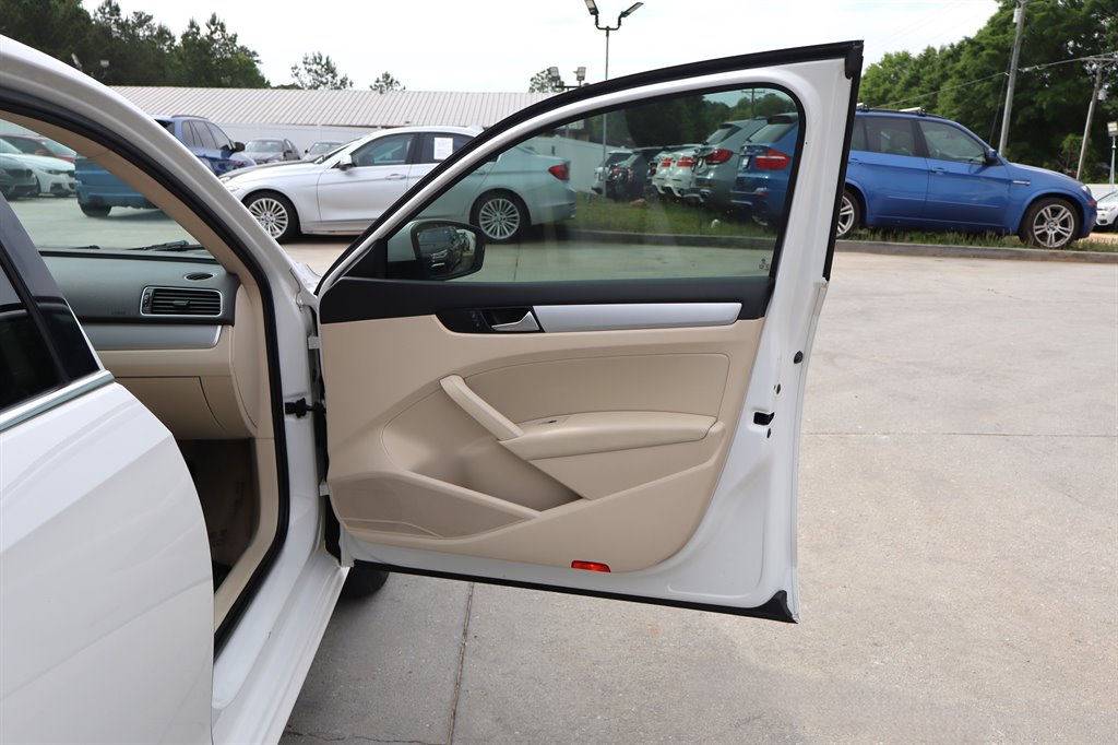 2013 Volkswagen Passat - $8,995