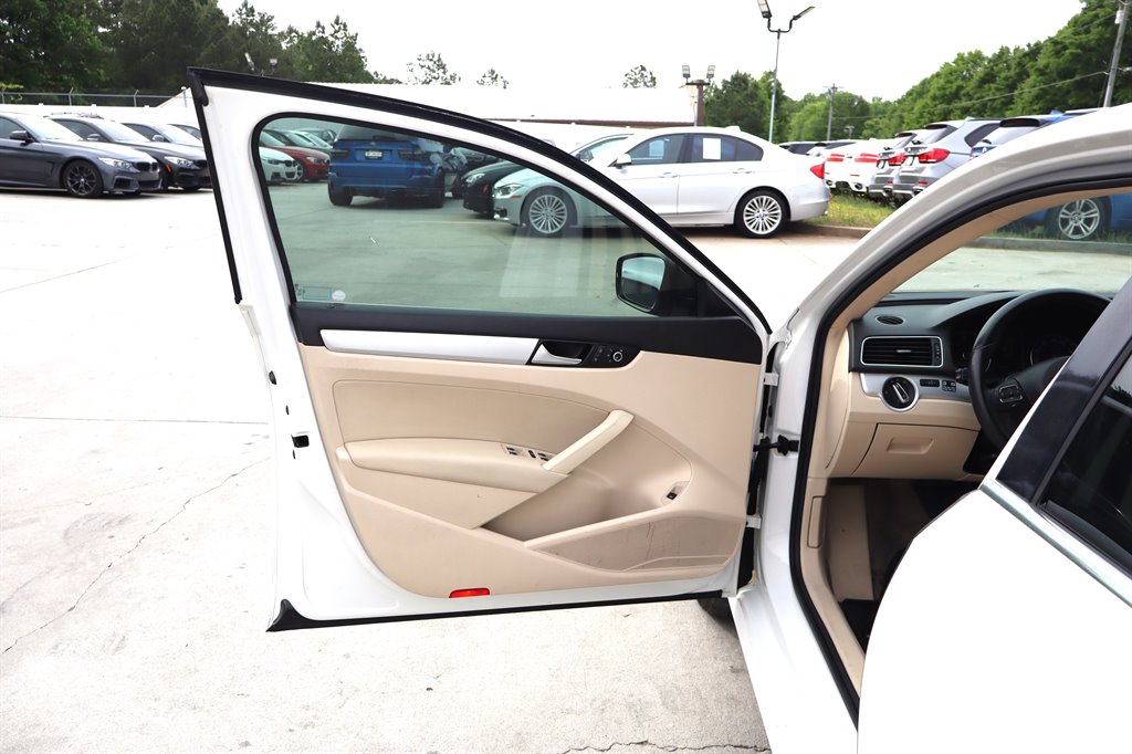 2013 Volkswagen Passat - $8,995