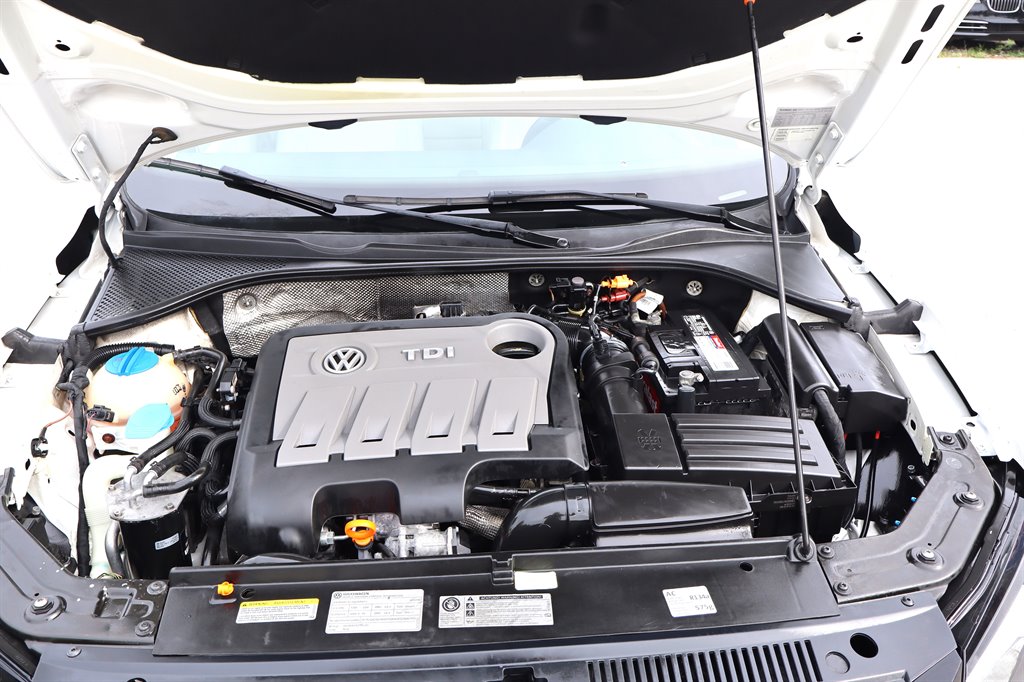 2013 Volkswagen Passat - $8,995