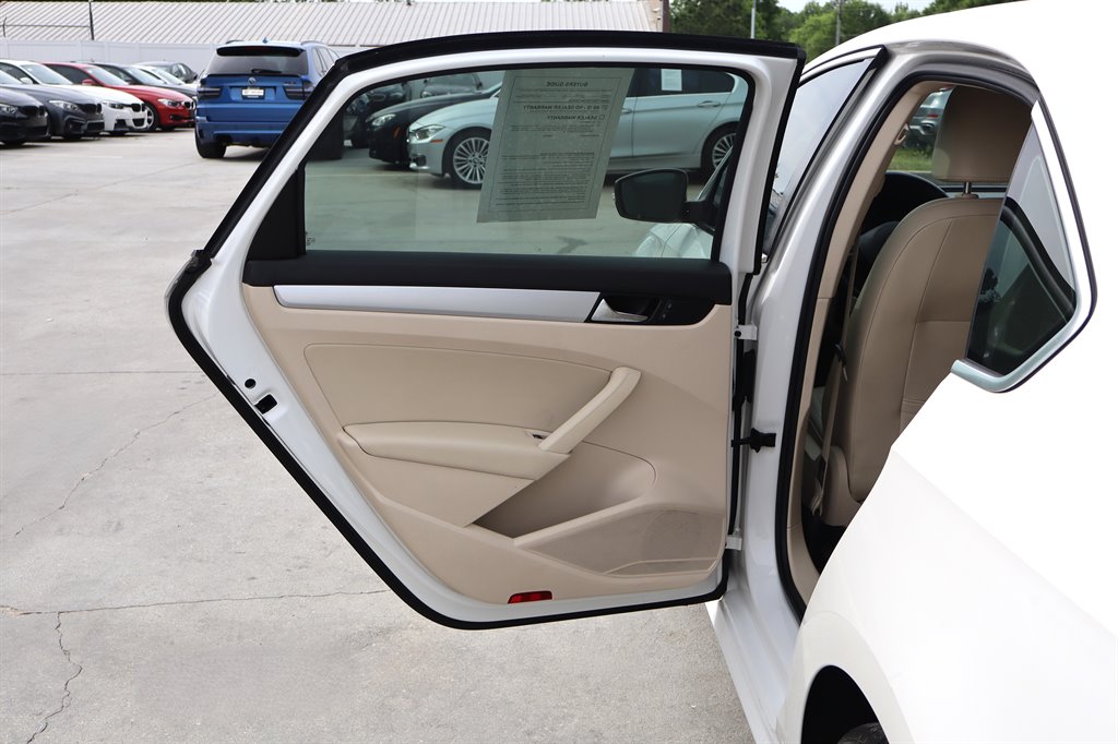 2013 Volkswagen Passat - $8,995