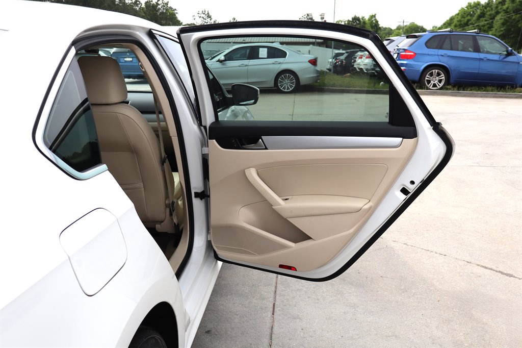2013 Volkswagen Passat - $8,995