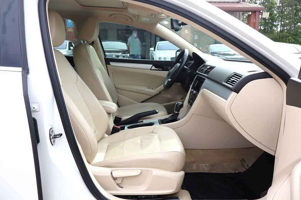 2013 Volkswagen Passat - $8,995