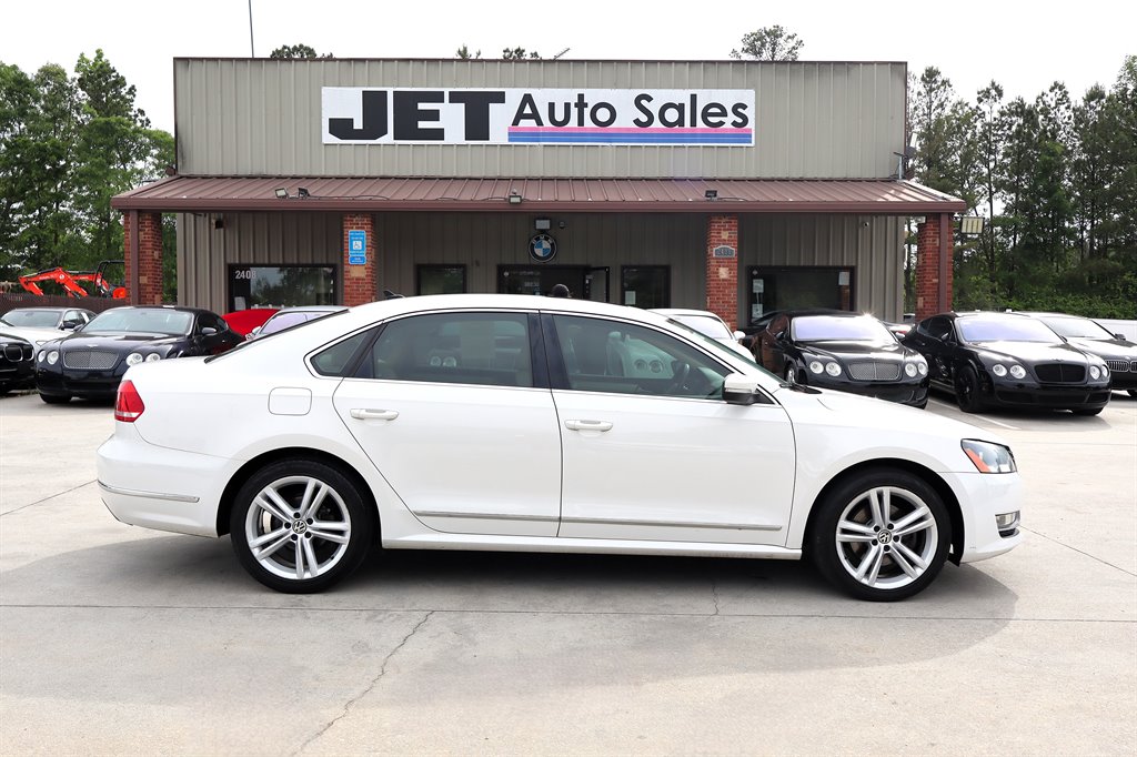2013 Volkswagen Passat - $8,995