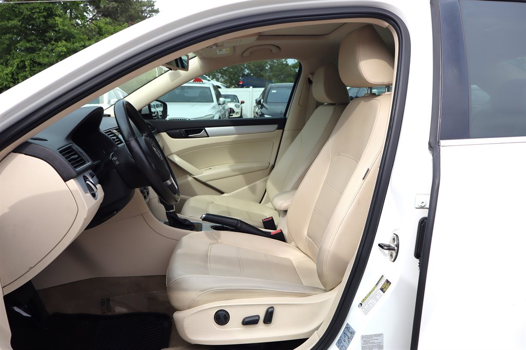 2013 Volkswagen Passat - $8,995