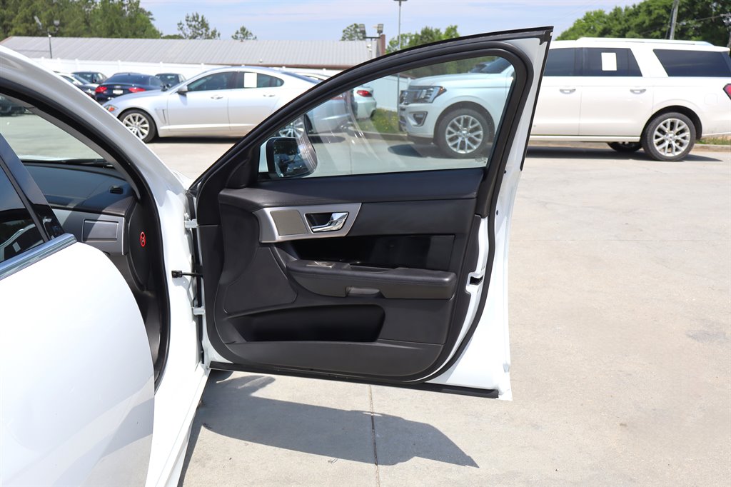 2011 Jaguar XF - $8,995