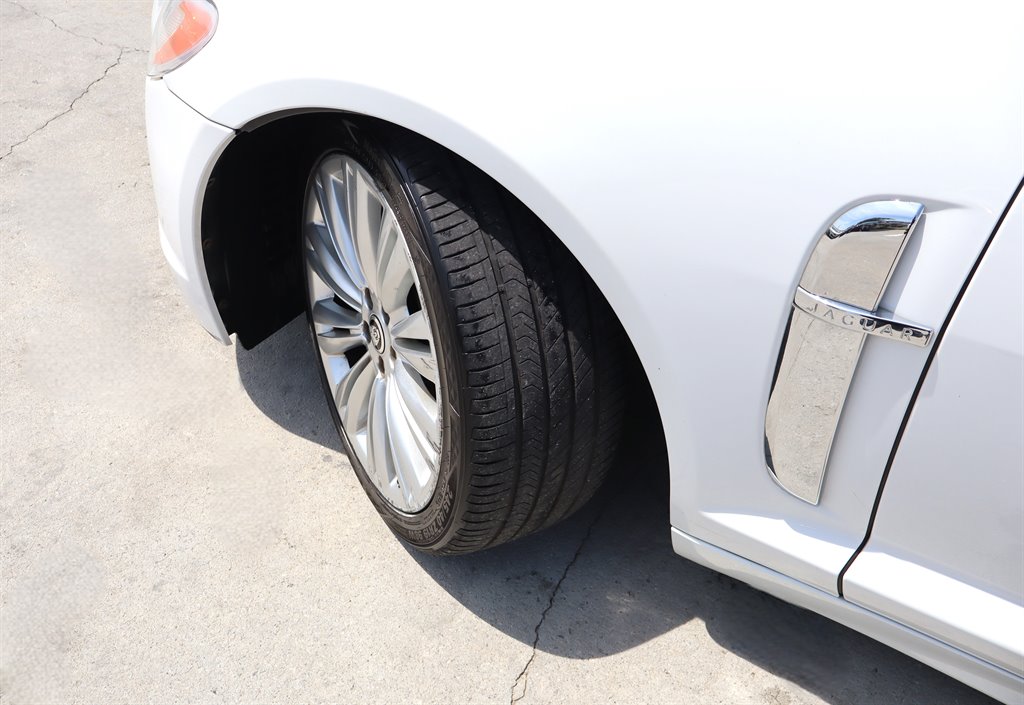 2011 Jaguar XF - $8,995