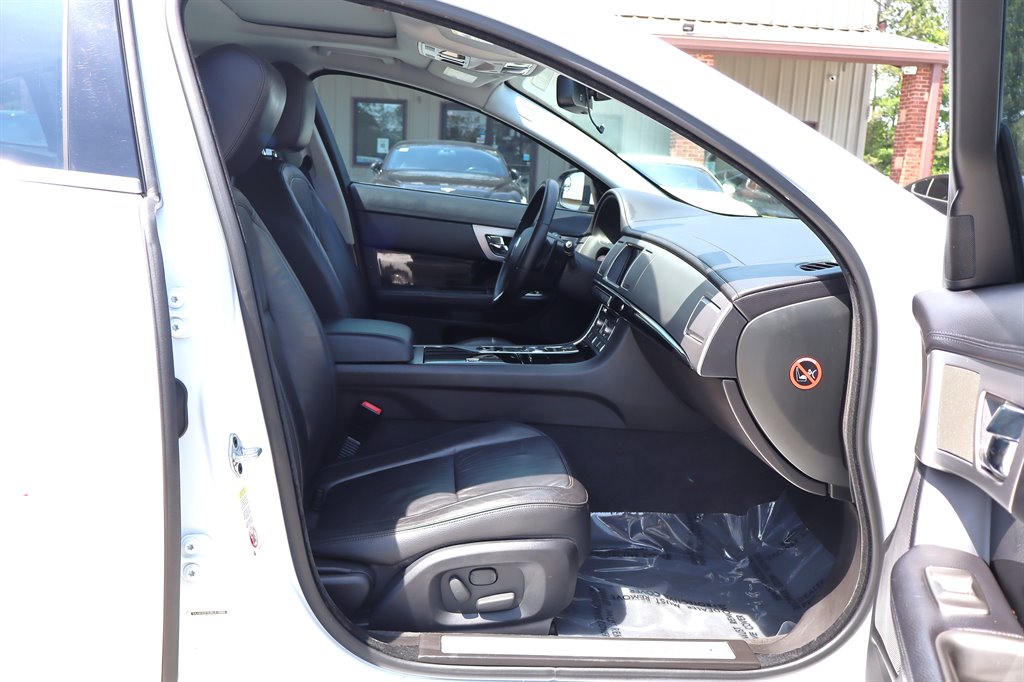 2011 Jaguar XF - $8,995