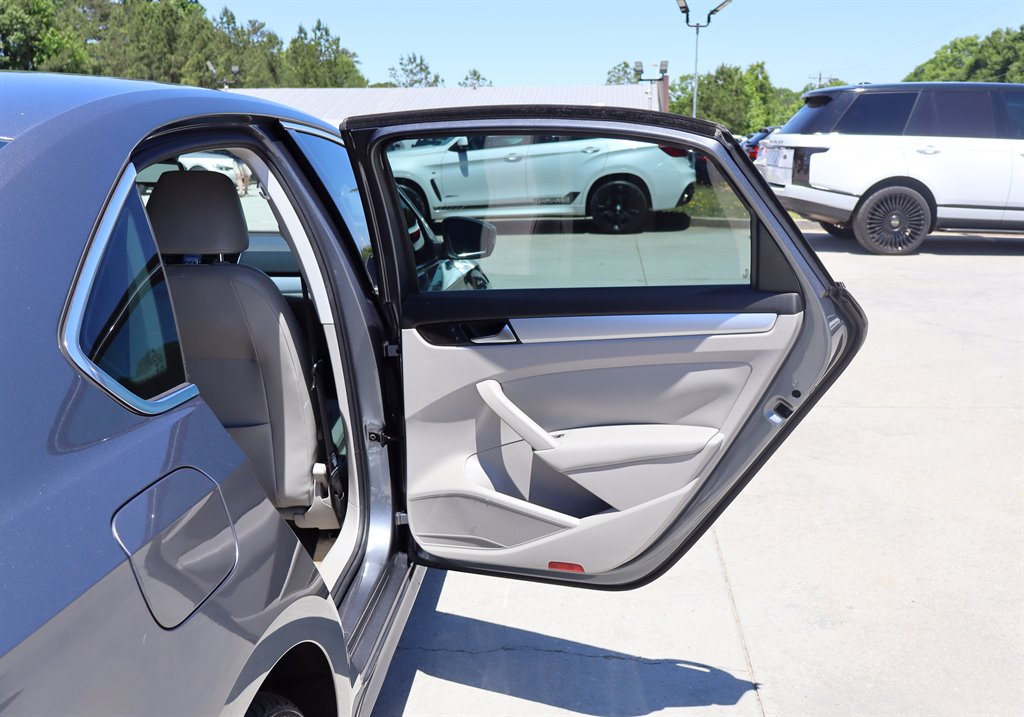 2013 Volkswagen Passat - $9,995