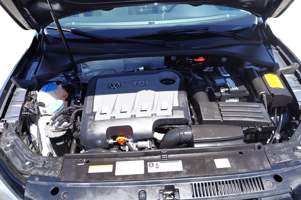 2013 Volkswagen Passat - $9,995