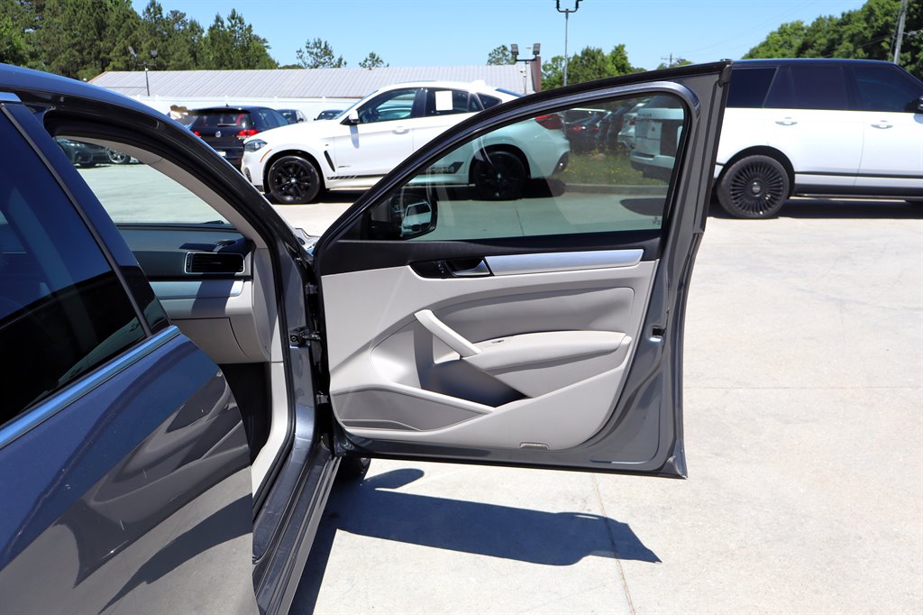 2013 Volkswagen Passat - $9,995
