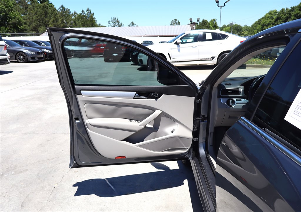 2013 Volkswagen Passat - $9,995