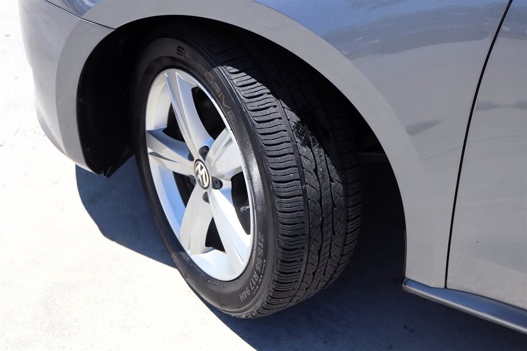 2013 Volkswagen Passat - $9,995