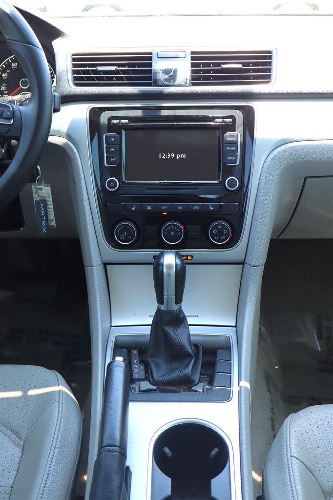 2013 Volkswagen Passat - $9,995
