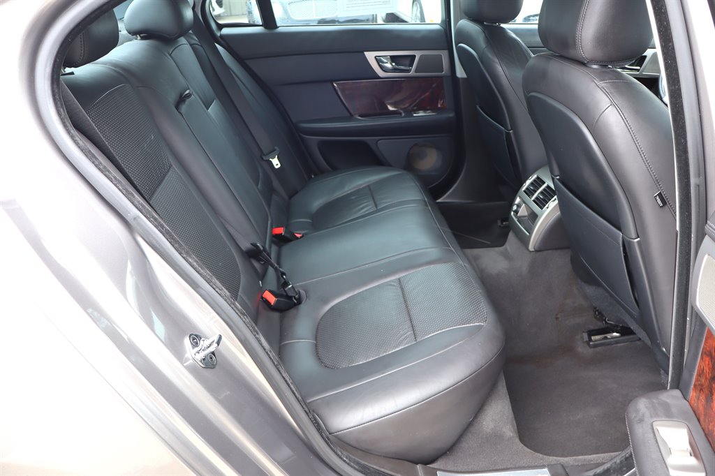 2011 Jaguar XF - $9,995