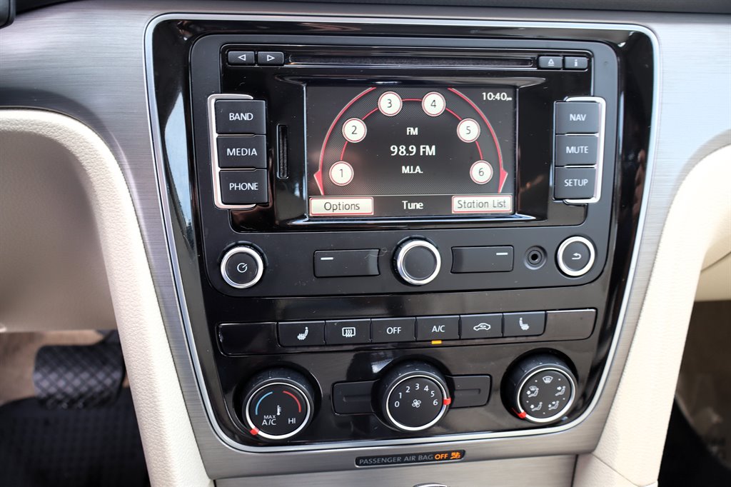 2014 Volkswagen Passat - $9,995