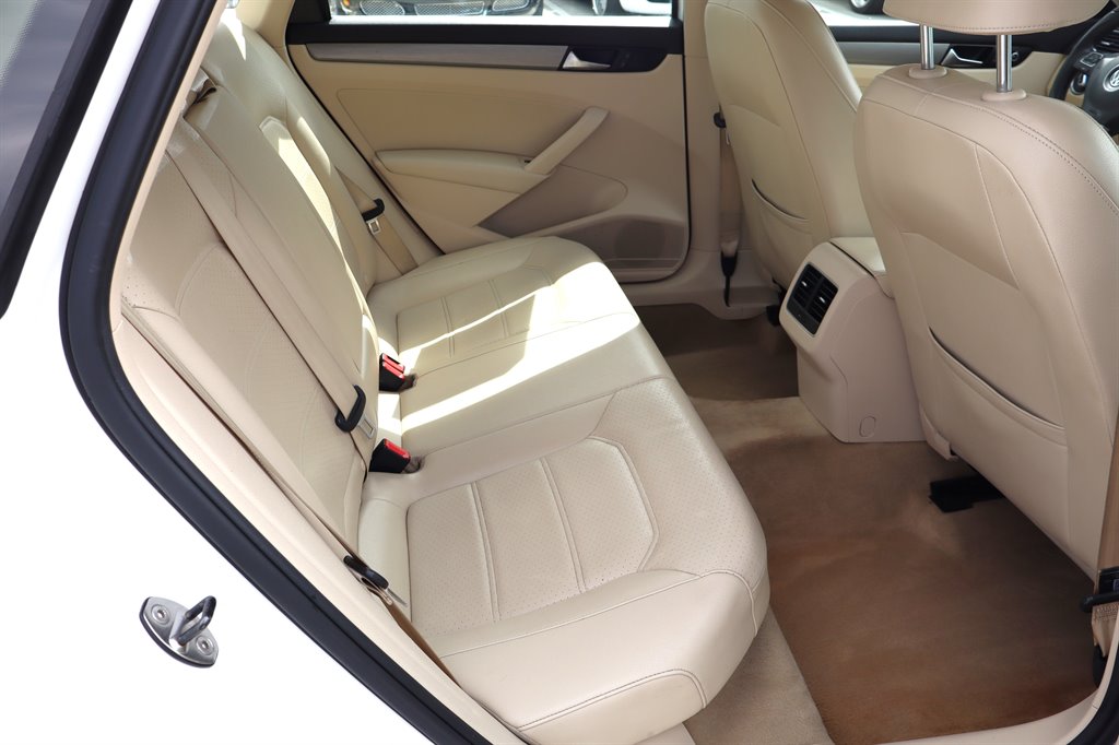 2014 Volkswagen Passat - $9,995
