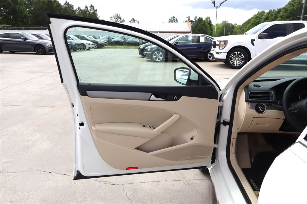 2014 Volkswagen Passat - $9,995
