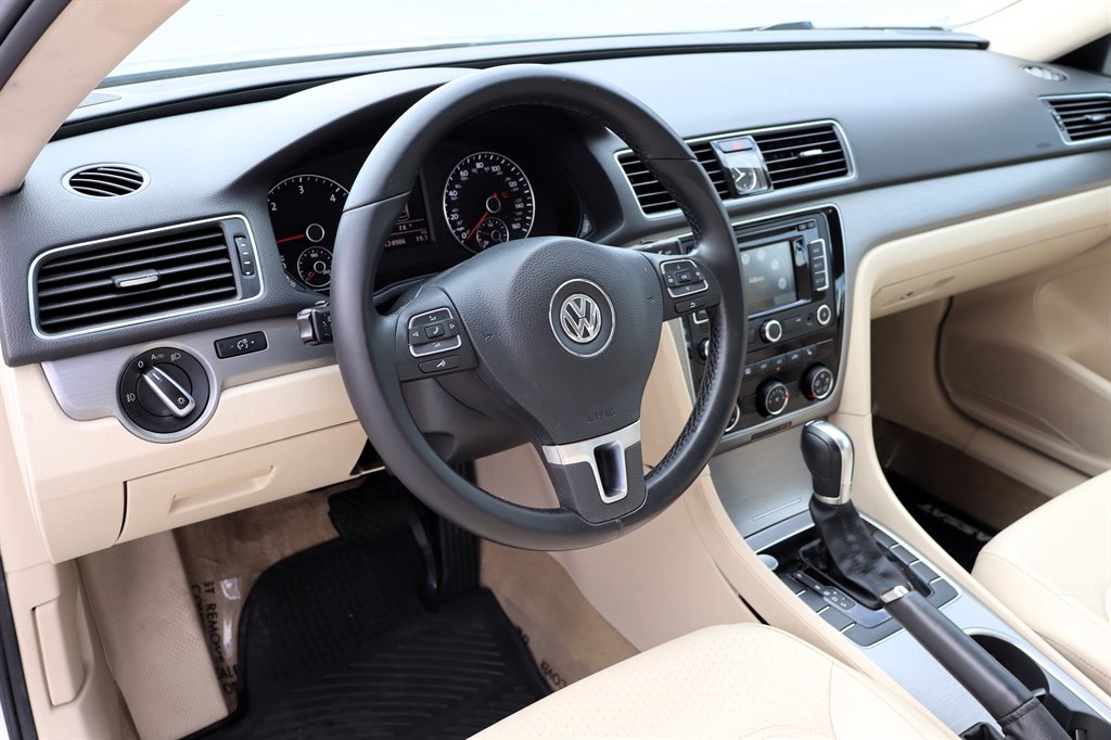 2014 Volkswagen Passat - $9,995