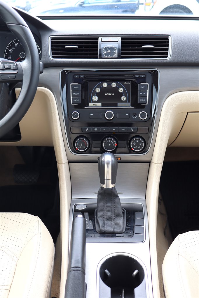 2014 Volkswagen Passat - $9,995
