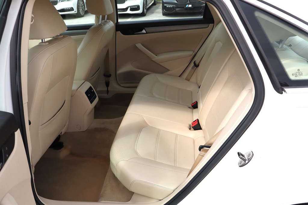 2014 Volkswagen Passat - $9,995
