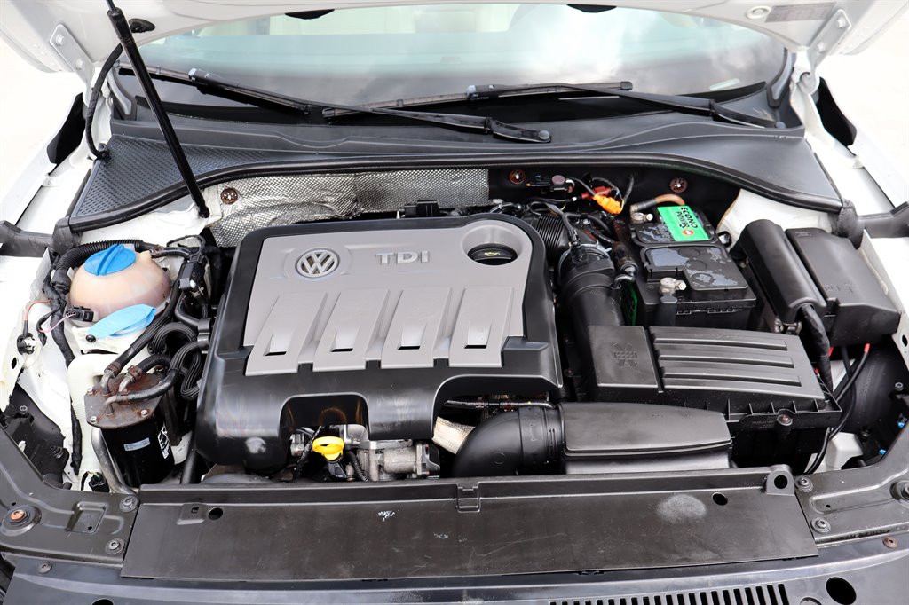 2014 Volkswagen Passat - $9,995