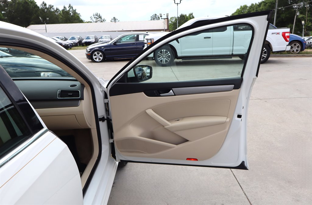 2014 Volkswagen Passat - $9,995