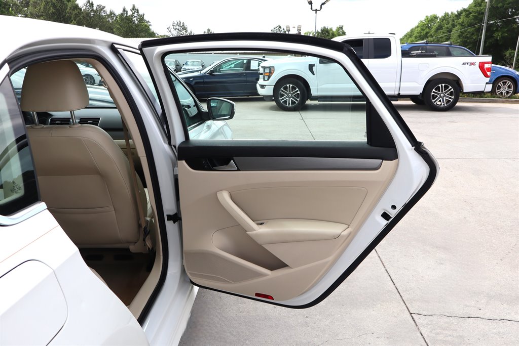 2014 Volkswagen Passat - $9,995