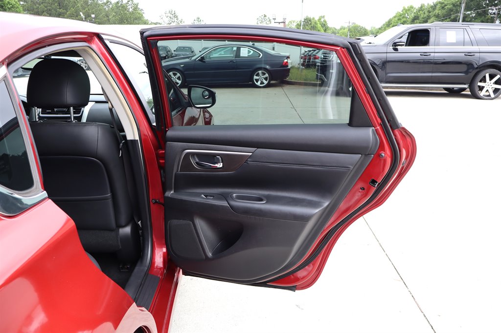 2013 Nissan Altima - $10,995