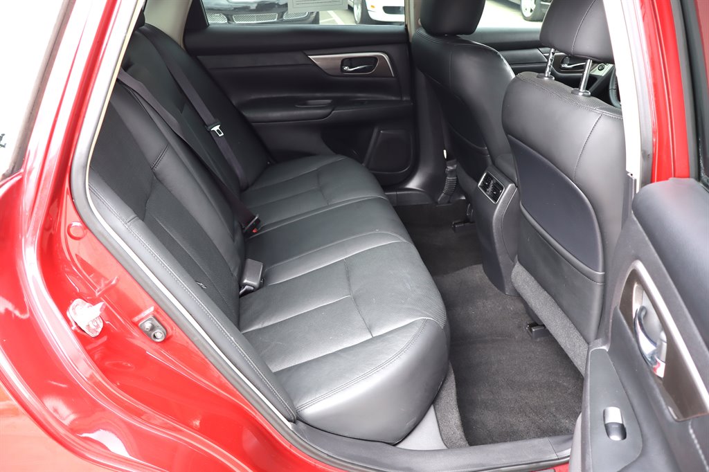 2013 Nissan Altima - $10,995