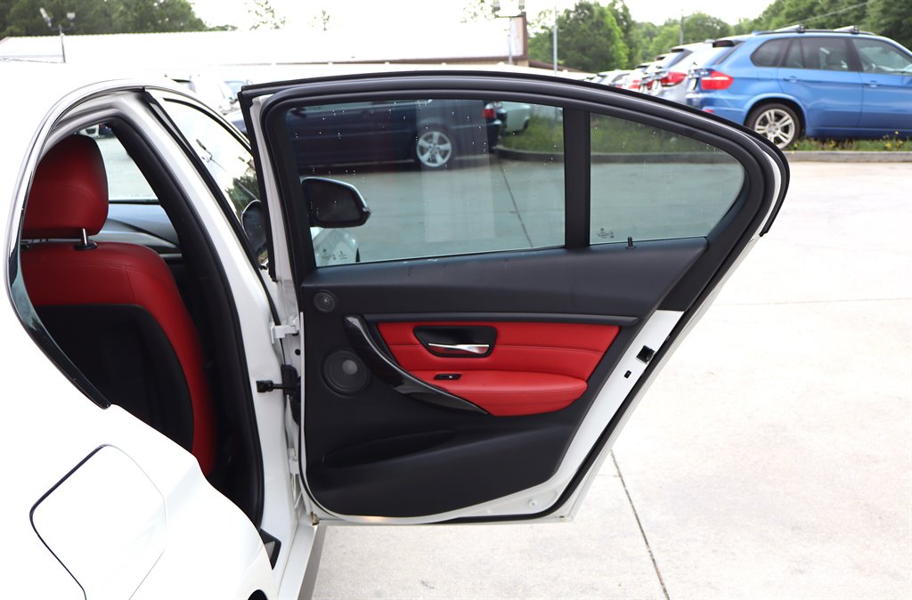 2015 BMW 3 Series - $10,995