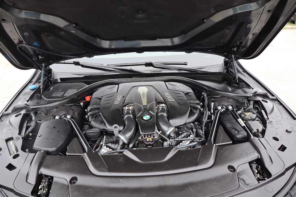 2016 BMW 750i - $18,995