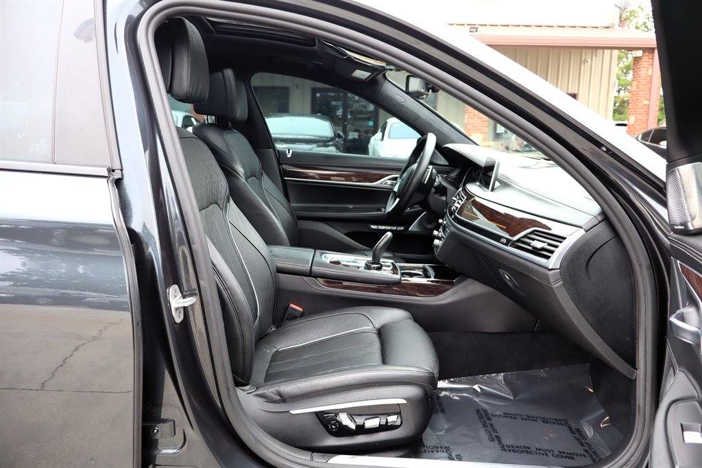2016 BMW 750i - $18,995
