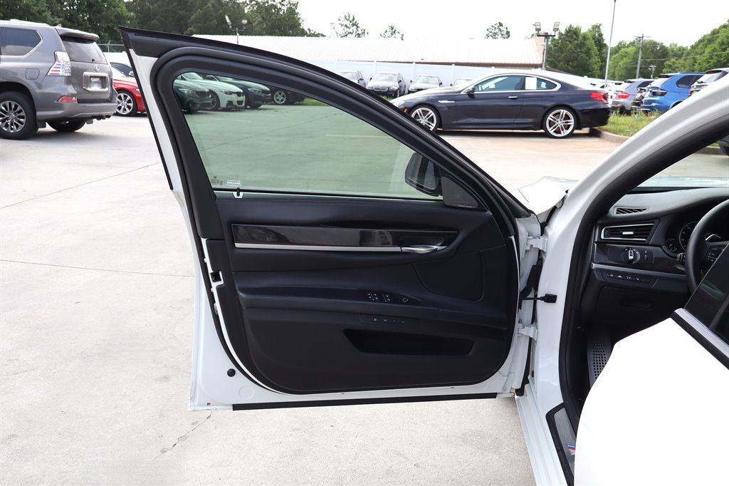 2015 BMW 7 Series - $12,995