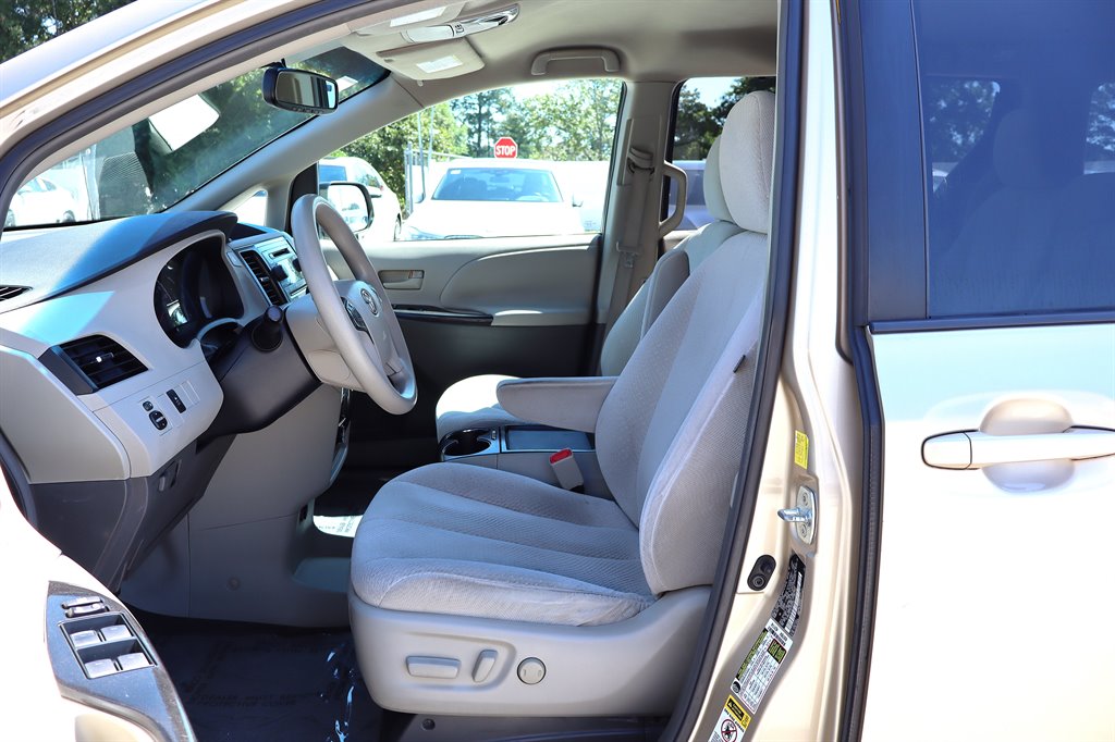 2011 Toyota Sienna - $8,995