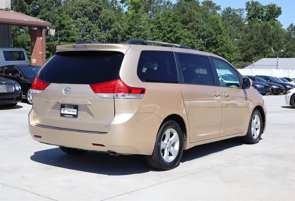 2011 Toyota Sienna - $8,995