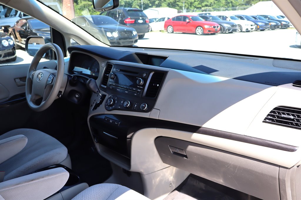 2011 Toyota Sienna - $8,995