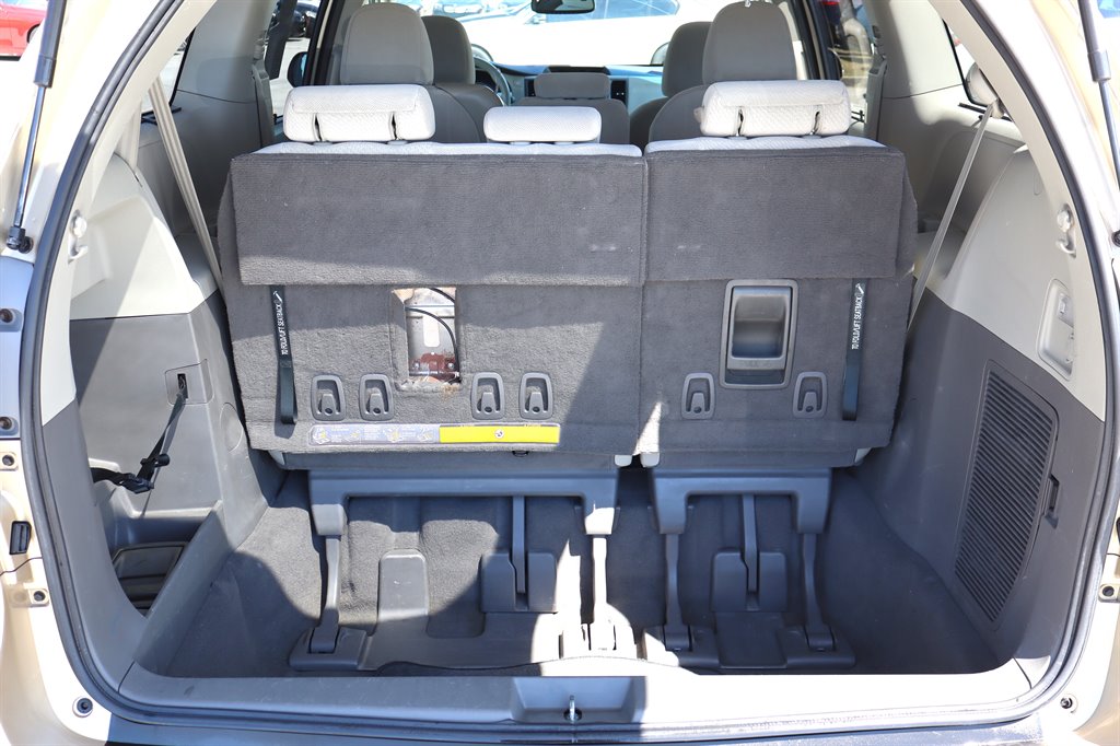 2011 Toyota Sienna - $8,995