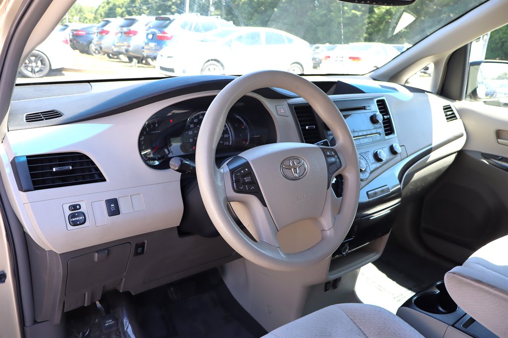 2011 Toyota Sienna - $8,995