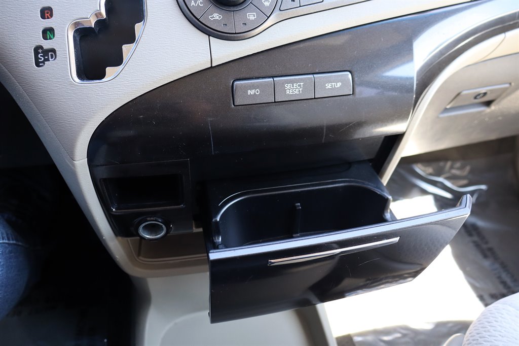 2011 Toyota Sienna - $8,995