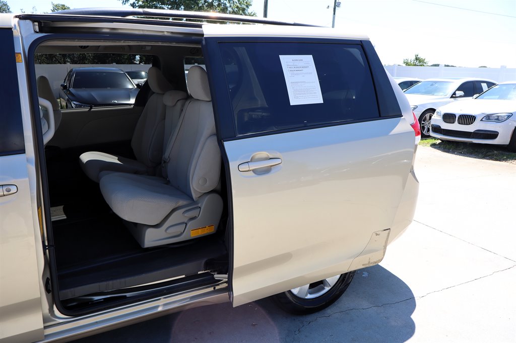 2011 Toyota Sienna - $8,995
