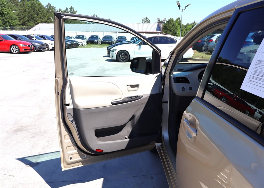 2011 Toyota Sienna - $8,995